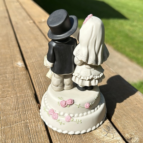 Kim Anderson Promises of Love Musical figurine.  Plays wedding march - Picture 2 of 5